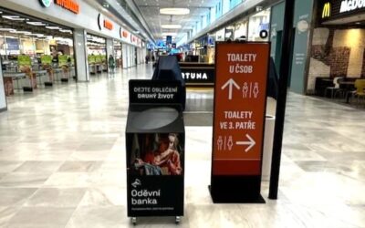 Oděvní banka v OC Černý Most – nově se sběrnými kontejnery a speciální akcí