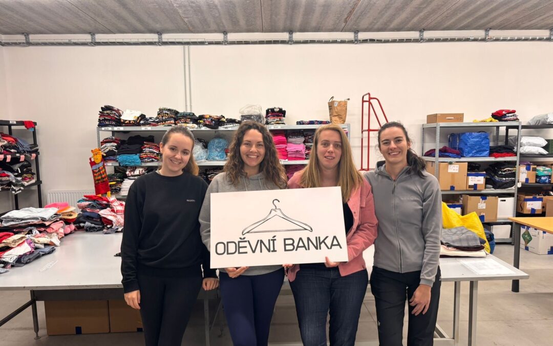 BNP Paribas Cardif volunteers at the Clothing Bank