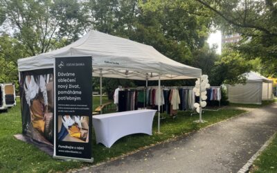 První pololetí 2025: 22 tun oblečení, 4 200 balíků s oblečením pro lidi v nouzi