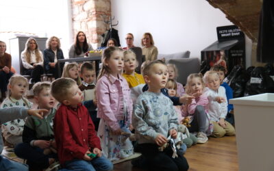 Tisková zpráva: Oděvní banka učí děti, že oblečení nepatří do odpadu